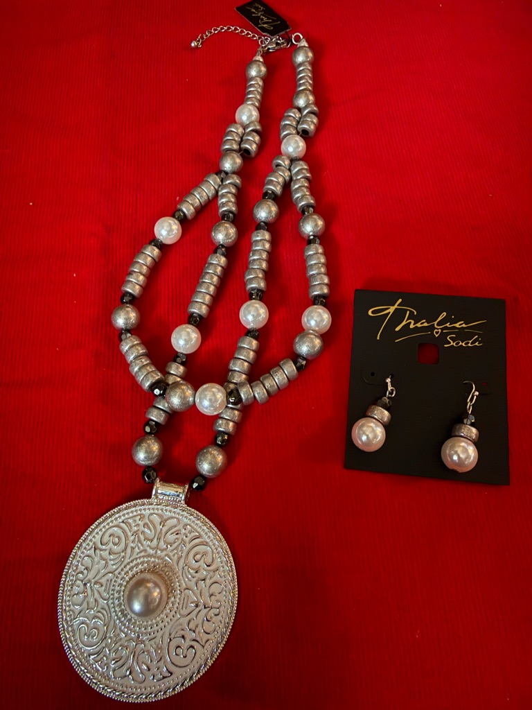 Thalia Sodi Silver-Tone Beaded Pendant Necklace With Pearl Drop Earrings 20$
